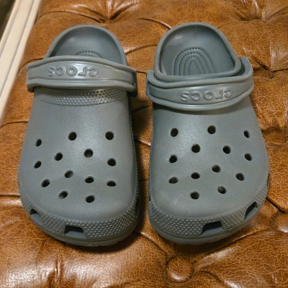 Crocs boys gs size 4